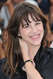 How tall is Charlotte Gainsbourg?